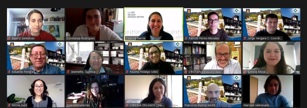 Foto grupal de profesionales que participaron del encuentro de enseñanzas de la química de la Universidad Católica y la Universidad de Concepción