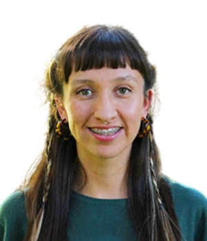 Foto facial de Anahí Reyes profesional de acompañamiento de PACE UC Educación Media