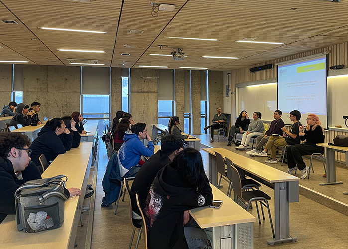 Estudiantes en sala de clases