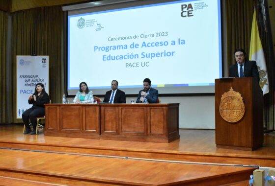 Autoridades UC en ceremonia de cierre anual PACE UC en Casa Central