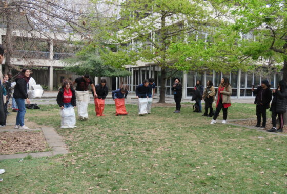 Celebración dieciochera con estudiantes de Talleres PACE UC