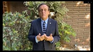 Rector Ignacio Sánchez, entregando mensaje grabado en Ceremonia de Bienvenida de Talleres PACE UC 2021