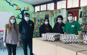 Entrega cajas de alimentos PACE -Siembra UC 2021 en Liceo Bicentenario Politécnico San Joaquín