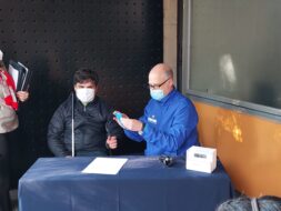 Demostración de funcionamiento OrCam con estudiante Ignacio Antillanca