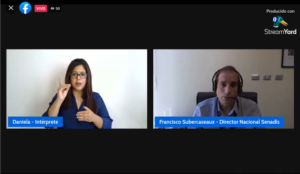 Pantalla dividida en dos. Izquierda, intérprete en LSCh y a la derecha, Francisco Subercaseaux, director de Senadis.