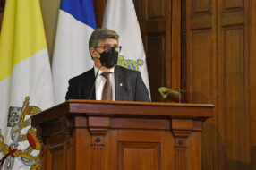 Fotografía de Juan Echeverría, Director de Admisión y Financiamiento Estudiantil UC