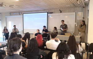 Estudiantes en sala de clases