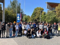 Estudiantes liceos PACE UC posando luego de recorres el Campus San Joaquín