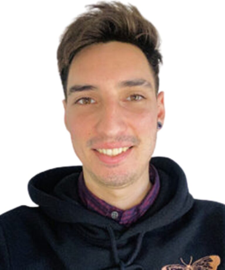 Fotografía de Joaquín frente a la cámara y sonriendo