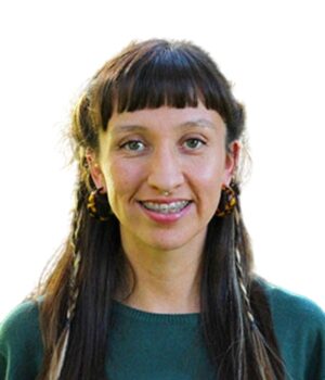 Foto facial de Anahí Reyes profesional de acompañamiento de PACE UC Educación Media