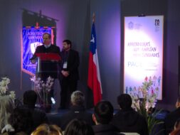 Vicerrector Académico UC saludando en acto de inauguración Feria Vocacional